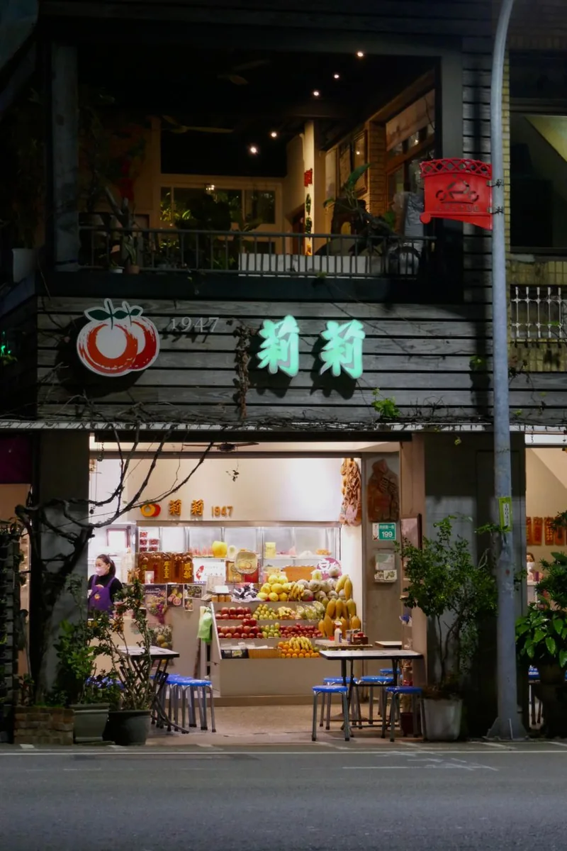 合作流程四个阶段衔接顺畅，从需求沟通到复盘交付逐步推进